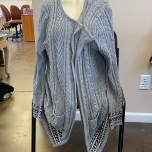 Absolutely Famous Gray Cable Knit Cardigan with Front Pockets
